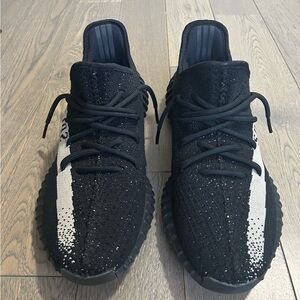 Yeezy V2 Core Black/White Oreo Sneakers US 11 Men’s AUTHENTIC